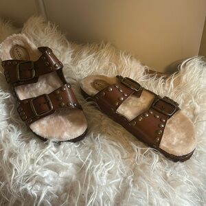 NWOT women’s studded brown sandal by SCOOP NYC Size 9.